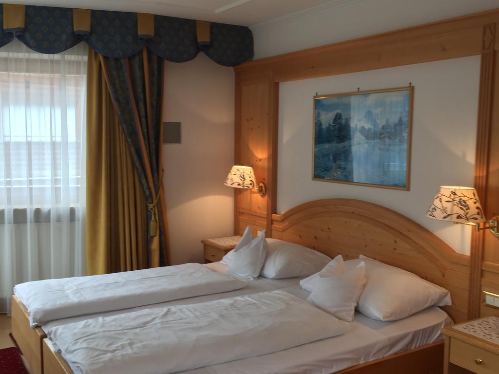 Garni Franca B&B เซลวาดีวัลการ์เดนา ภายนอก รูปภาพ